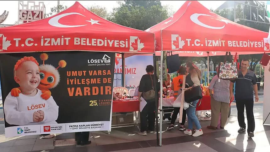 İzmit Belediye Meydanı'nda Anlamlı Buluşma: Lösemili Çocuklar İçin Bağış Stantları Kuruluyor!