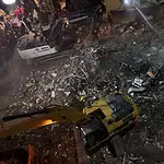 Maltepe'de Çöken 7 Katlı Binanın Enkazındaki Araç Havadan Görüntülendi