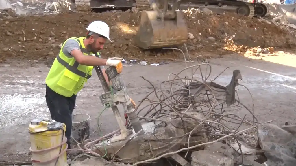 Maltepe'de Çöken 7 Katlı Binanın Enkazından Demir Örneği Alındı