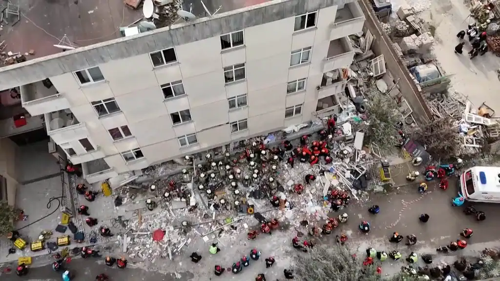 Maltepe'de Çöken Binada: Can Kaybı 2'ye Yükseldi, 2 Kişi Enkaz Altında