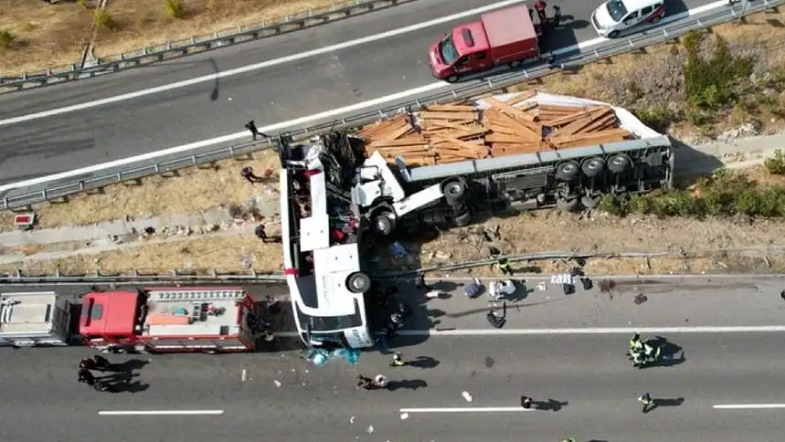 Manisa'da Feci Otobüs Kazası! 11 Kişi Hayatını Kaybetti, 27 Yaralı