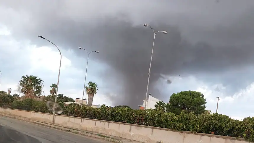 Marsala'yı İki Hortum Vurdu: 4'ü Çocuk 9 Kişi Yaralandı