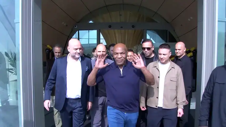 Mike Tyson İstanbul'a Geldi: "Sadece Brezilya ve Arjantin'i Takip Ediyorum"