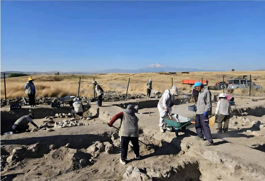 Kültepe Kazılarında 78 Yıllık Tarihte Bir İlk: Helenistik Döneme Ait Mozaikli Yapı Gün Yüzüne Çıkarıldı!