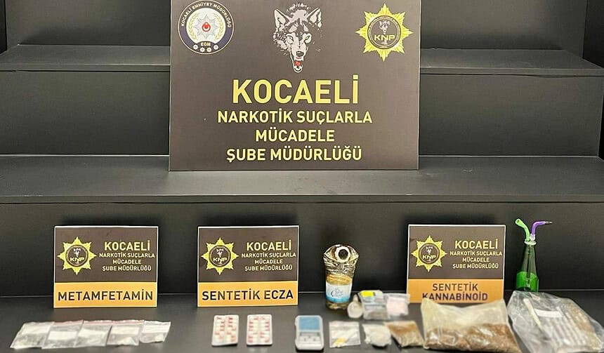 Kocaeli’de Narkotik Operasyonu: 8 Şüpheli Yakalandı, Uyuşturucu Maddeler Ele Geçirildi!