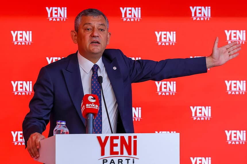 Özgür Özel’den İl Başkanları Toplantısında Dikkat Çeken Çıkış: "Yepyeni Bir Aşamaya Geçiyoruz!"