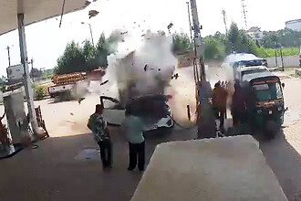 Gaz Doldururken Bir Anda İnfilak Etti: O Anlar Güvenlik Kamerasına Yansıdı!
