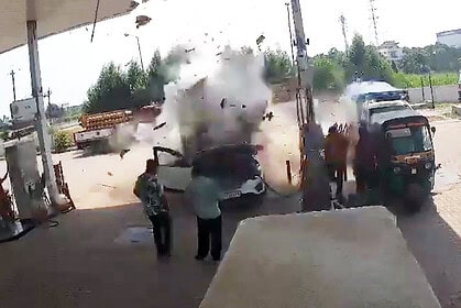 Gaz Doldururken Bir Anda İnfilak Etti: O Anlar Güvenlik Kamerasına Yansıdı!