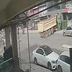 Pendik’te Yokuş Aşağı Freni Boşalan Kamyon Eczaneye Daldı: 7 Kişi Yaralandı