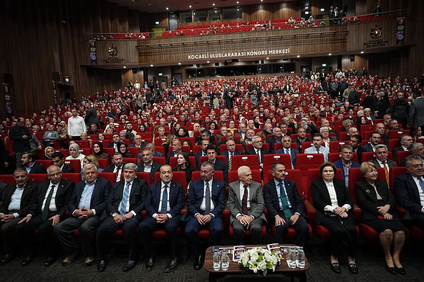 16. Uluslararası Kocaeli Kitap Fuarı Kapılarını Açtı: Protokolden Kültür Şölenine Övgü Yağdı!
