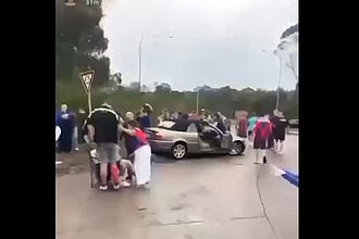 Avustralya'da Ragbi Taraftarlarının Arasına Otomobil Daldı: 2'si Ağır 10 Yaralı