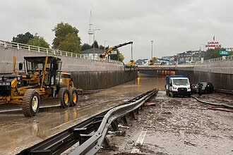 Turuncu Kodlu Uyarı Sonrası Kocaeli'de Zorlu Sabah: Alt Geçitler Ve Otoparklar Suyla Doldu!