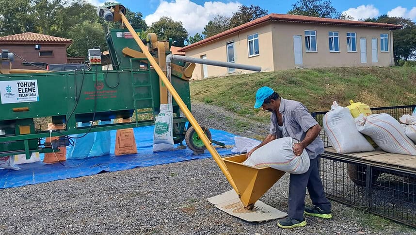 Kocaeli Büyükşehir’den Çiftçilere Seyyar Selektör Desteği: Ücretsiz Tohum Temizleme Hizmeti!