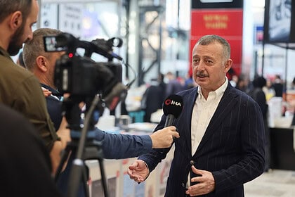 Kocaeli Kitap Fuarı'nı Ziyaret Eden Tahir Büyükakın'dan "Mutlu Şehir" Ve Kültür Vurgusu!
