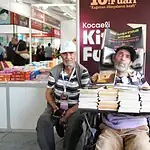 Tek Parmağıyla 27 Kitap Yazdı: Engelsiz Taksiyle Fuara Ulaştı