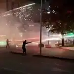 Tiran'da Protestocular Bakanlıkları Ateşe Verdi: Bir Genç Gözünden Vuruldu