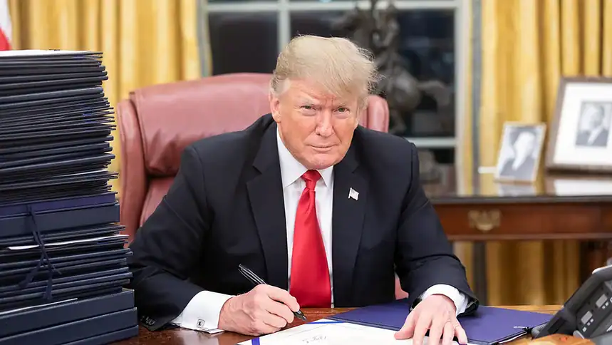 Trump Kansas Mitinginde Uyardı: "Fransa'yı Yok Ediyorlar"