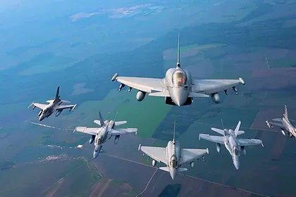 Türk F-16'ları Litvanya'da NATO Hava Savunma Geçişinde Görücüye Çıktı