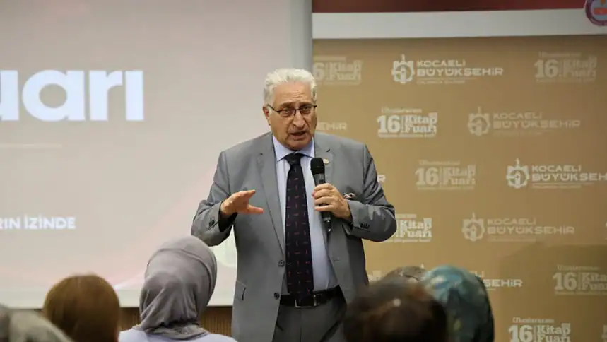 Yazar Aydın Kocaeli’de “Düşüncenin Felsefesi” Başlıklı Söyleşide Okurlarıyla Buluştu