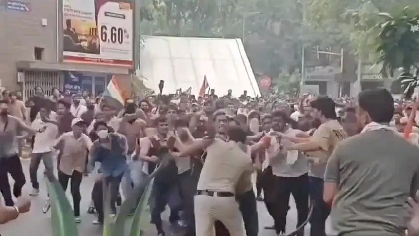 Yeni Delhi'de Gösteri Yasağı: Polis 2 Binden Fazla Kişiyi Gözaltına Aldı